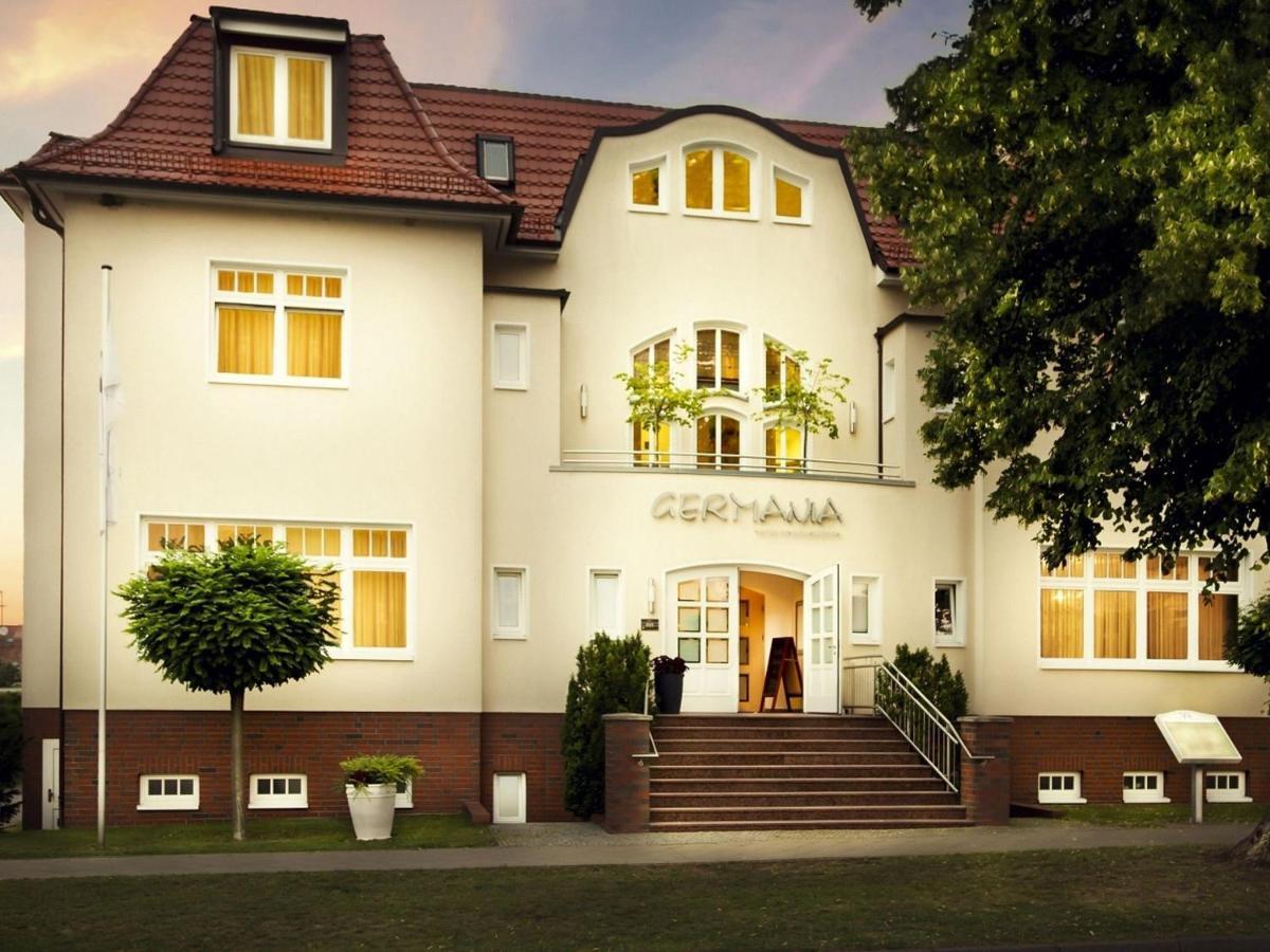 Germania Hotel Am Schlosspark Meyenburg  Eksteriør billede